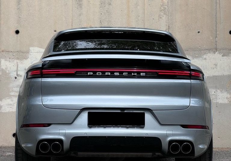 Porsche Cayenne Coupe 3.0 V6 470ch E-Hybrid – Sport Design -Attelage